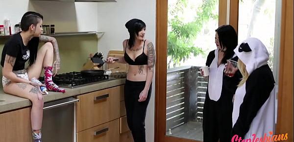  Emo Nikki Hearts And Leigh Raven Love To Try A Strap-On